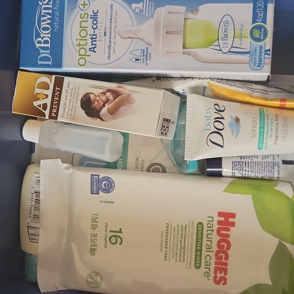 Baby Shower Gift Box & Care Items NWT - Picture 2 of 5